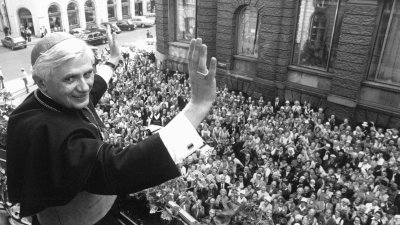 Joseph Ratzinger, der damalige Erzbischof von München und Freising und spätere Papst Benedikt XVI., im Jahr 1977 in München. (Foto: picture alliance / dpa)