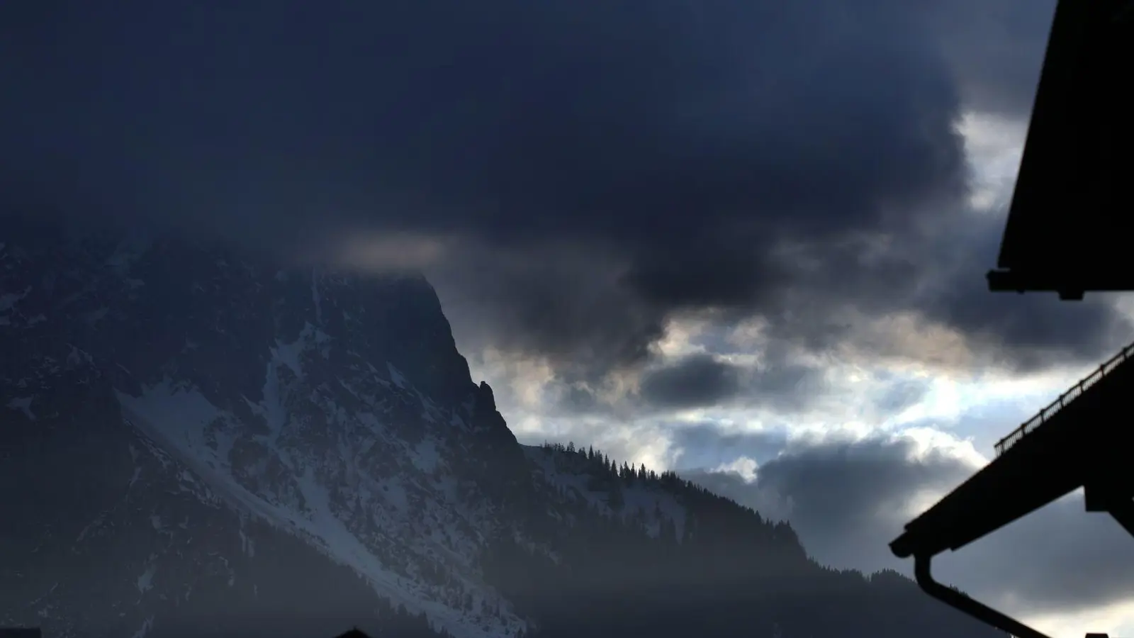 Am Donnerstag und Freitag wird sich die Sonne in Bayern laut Deutschem Wetterdienst etwas rarer machen. (Archivbild) (Foto: Karl-Josef Hildenbrand/dpa)