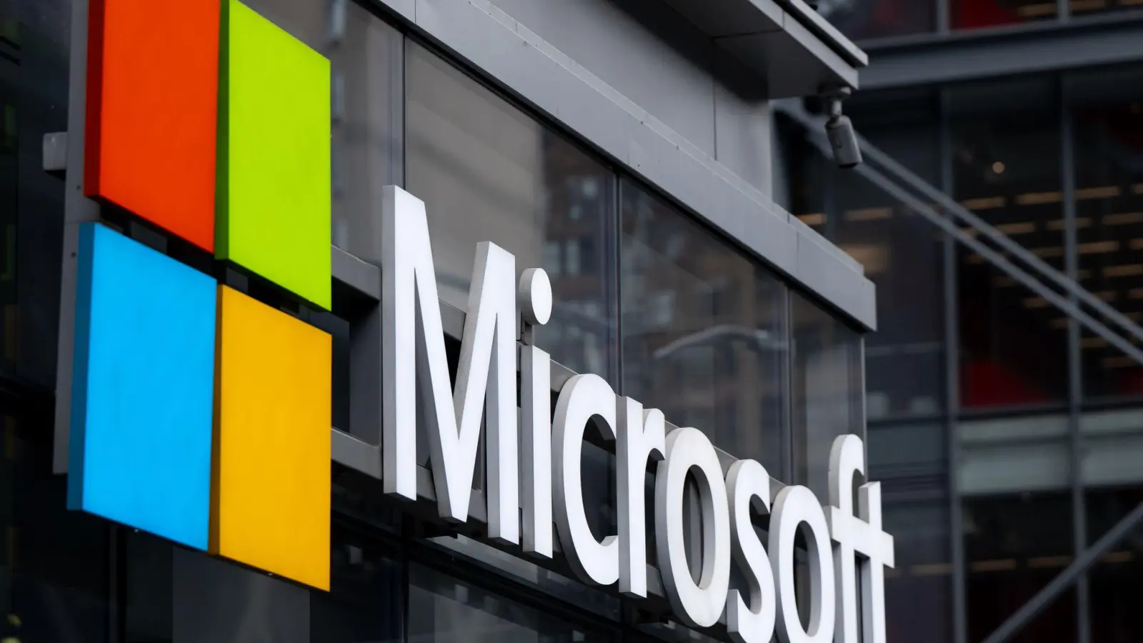 Microsoft und das französische KI-Start-up Mistral AI bauen ihre strategische Allianz massiv aus.  (Foto: Sven Hoppe/dpa)