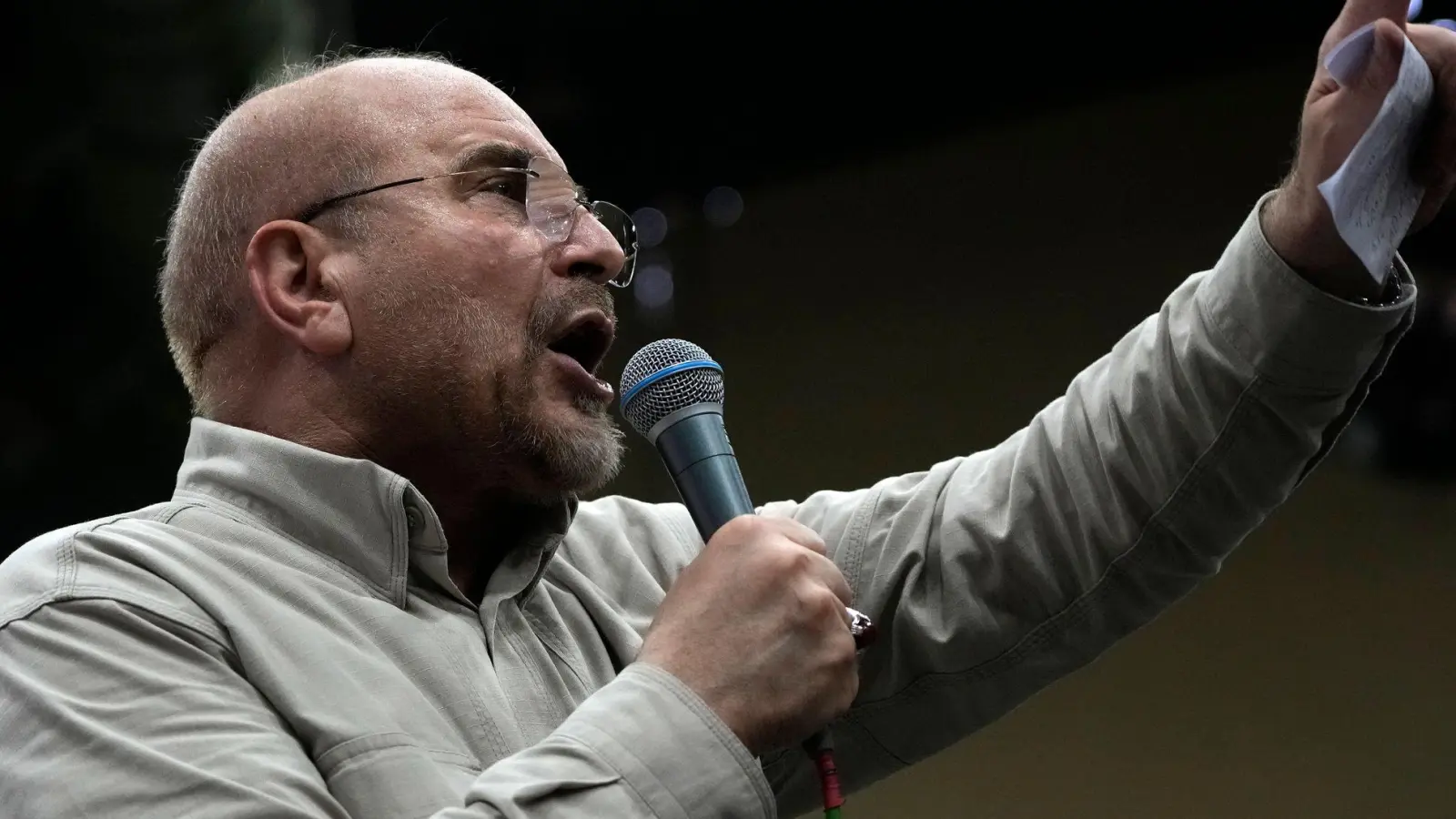 Parlamentspräsident Mohammed Baghar Ghalibaf sagte, die Straße von Hormus bleibe so lange geschlossen, wie sich die USA nicht an ihre Verpflichtungen aus der Vereinbarung hielten. (Archivbild) (Foto: Vahid Salemi/AP/dpa)