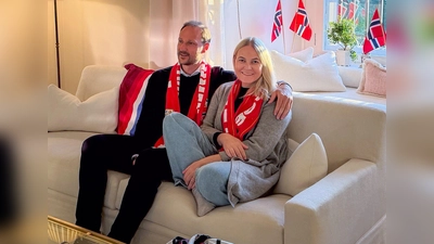 Dieses Bild von Mette-Marit und ihrem Mann, Kronprinz Haakon, postete das Königshaus bei Instagram. (Foto: Handout/The Royal Court/dpa)