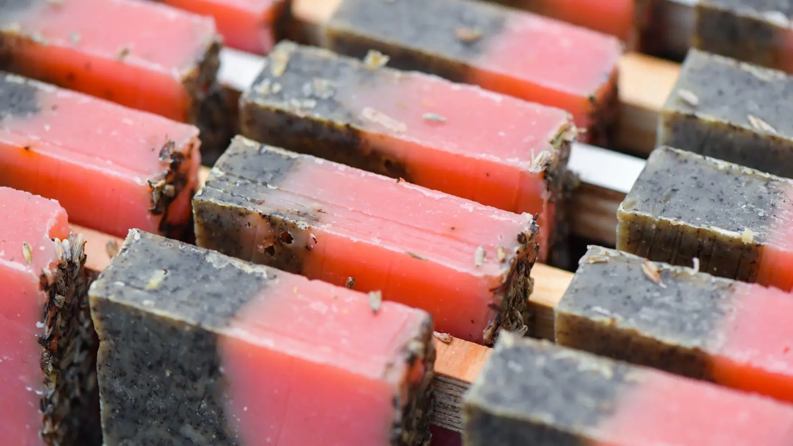 Für Körperpflege geben die Menschen reichlich Geld aus. (Symbolbild) (Foto: Patrick Pleul/ZB/dpa)