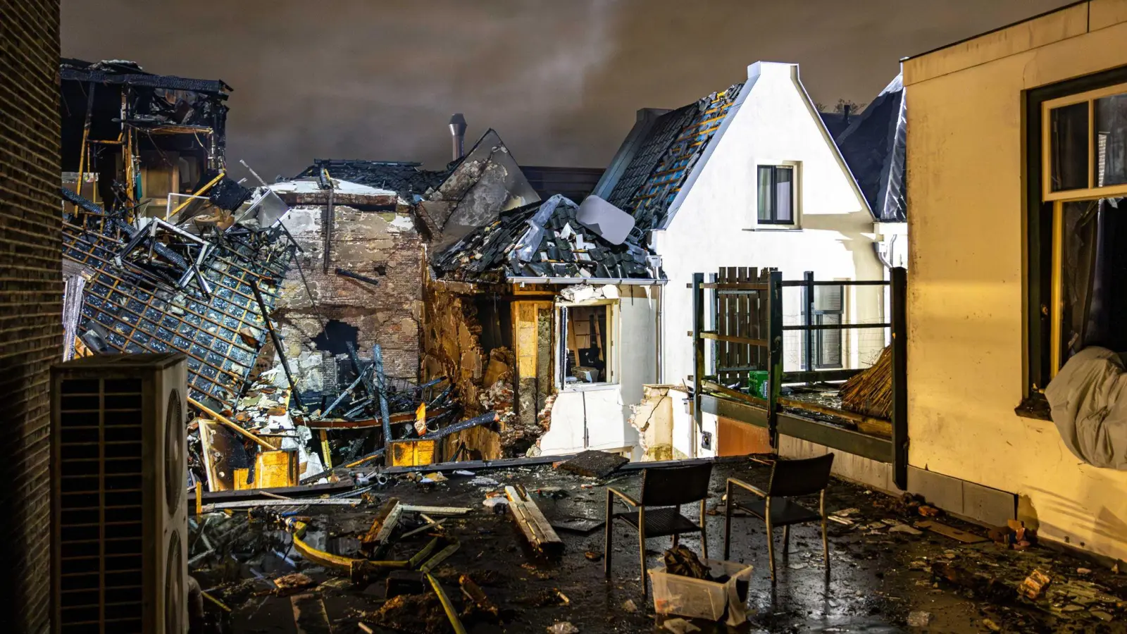 Häuser in Utrecht sind nach einer Explosion vom Donnerstag stark beschädigt. (Foto: Laurens Niezen/ANP/dpa)