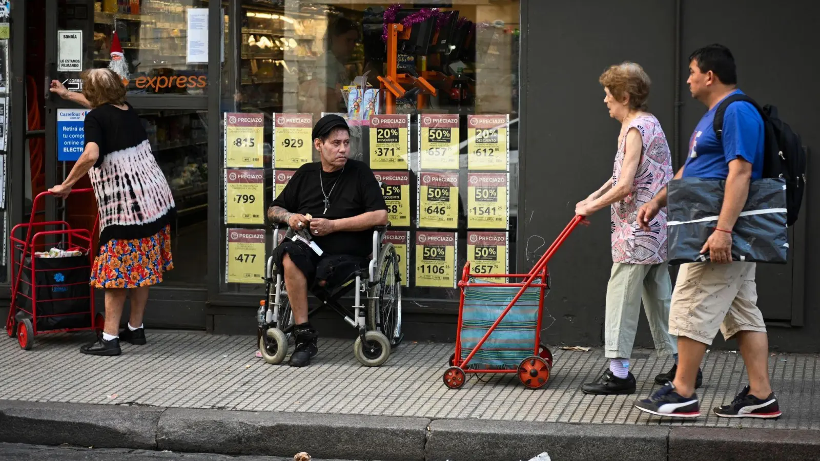 Lebensmittelgeschäft in Buenos Aires: Die jährliche Inflationsrate ist in dem südamerikanischen Land auf über 270 Prozent gestiegen. (Foto: Martin Cossarini/dpa)