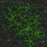 Diese Grafik präsentierte PI-Inspektionsleiter Carsten Keller in der Stadtratssitzung. Die blaue Umrandung markiert das Einsatzgebiet der Polizeiinspektion, die grünen Punkte zeigen, wo im Jahr 2025 die größte Anzahl angezeigter Delikte war. Wenig überraschend: der innere Bereich der Kreisstadt Neustadt bildet den Schwerpunkt.  (Foto: Polizei Neustadt/Aisch; Carsten Keller)