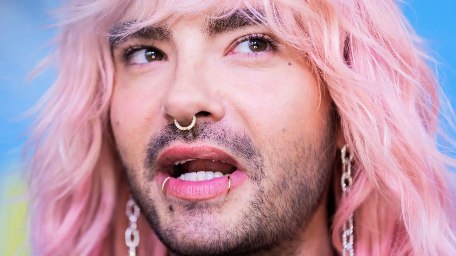 Tokio-Hotel-Sänger Bill Kaulitz spricht offen darüber, wie Albträume seinen Schlaf beeinflussen. (Foto: Christoph Soeder/dpa)