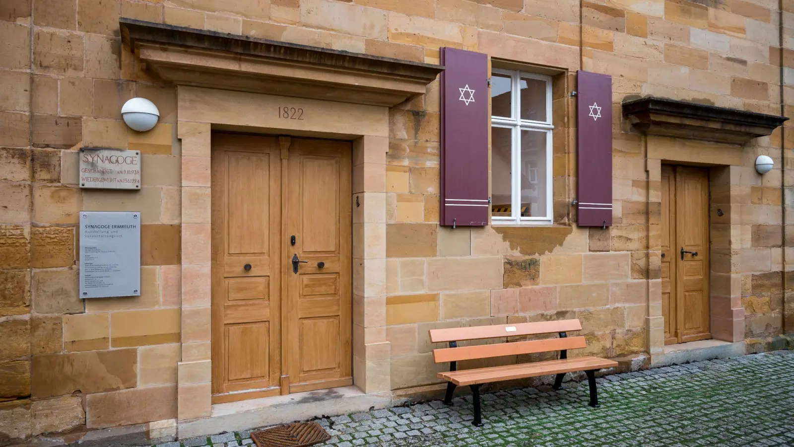 Die Synagoge und des jüdischen Museums Ermreuth. (Foto: Daniel Vogl/dpa/Archivbild)