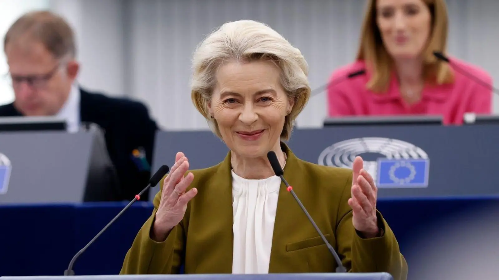 „Die Ukraine trägt für uns alle eine schwere Last auf ihren Schultern“: EU-Kommissionspräsidentin Ursula von der Leyen. (Foto: Jean-Francois Badias/AP/dpa)