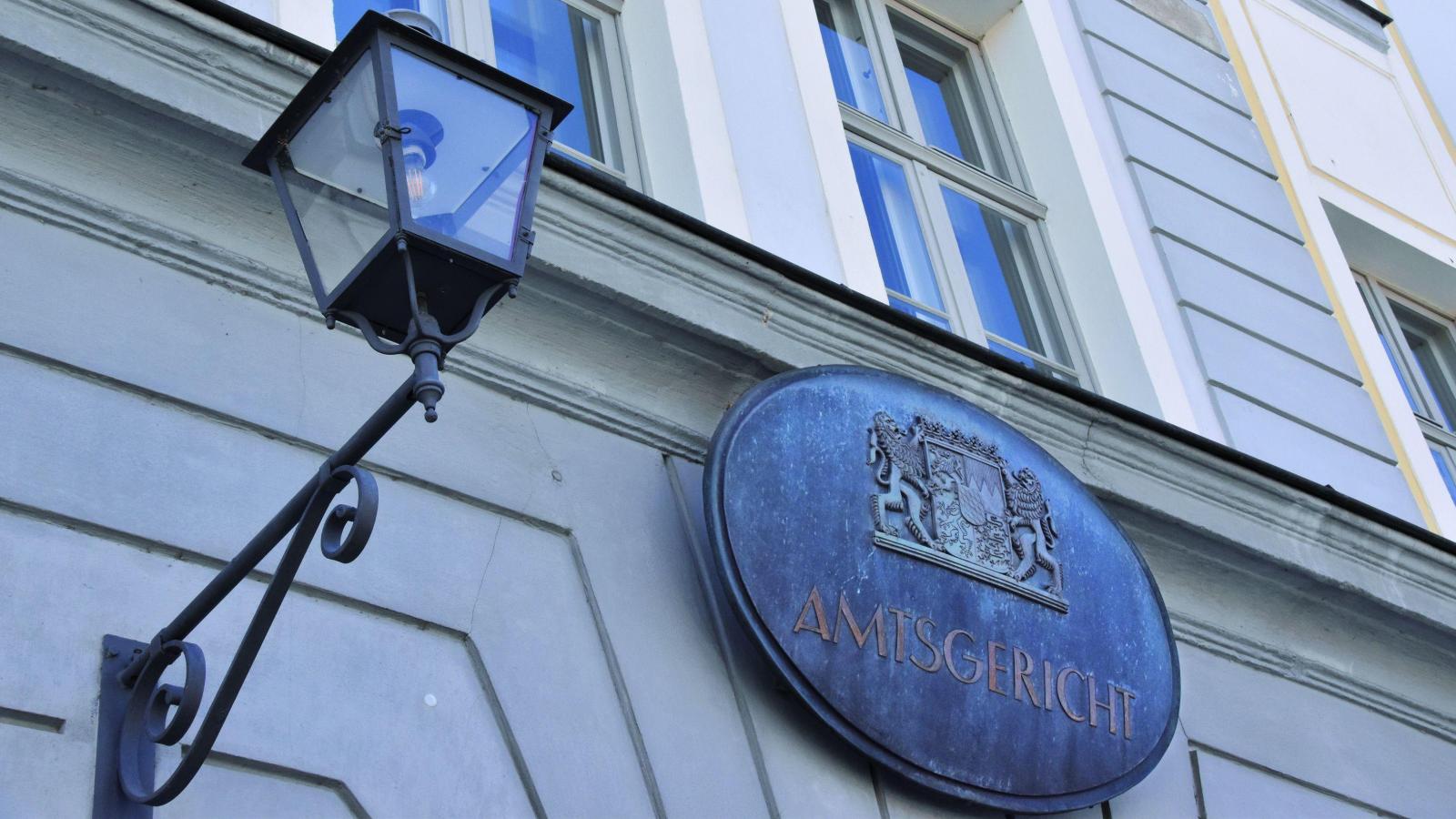 maibaum-prozess-am-amtsgericht-ansbach-frau-steuerte-auto-in-gruppe