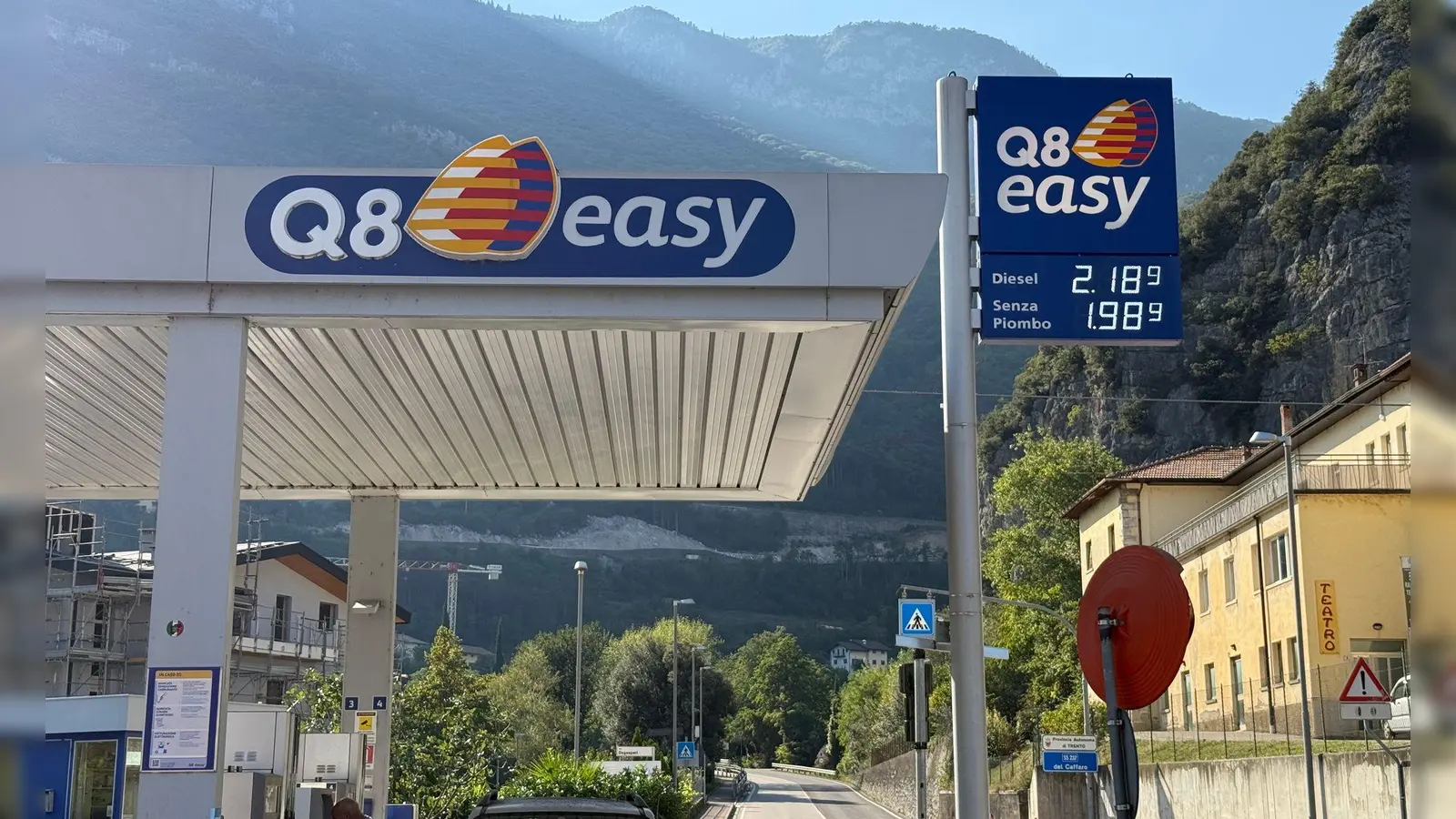 Tankstellen in Italien deckeln freiwillig die Preise.  (Foto: Sabine Dobel/dpa)