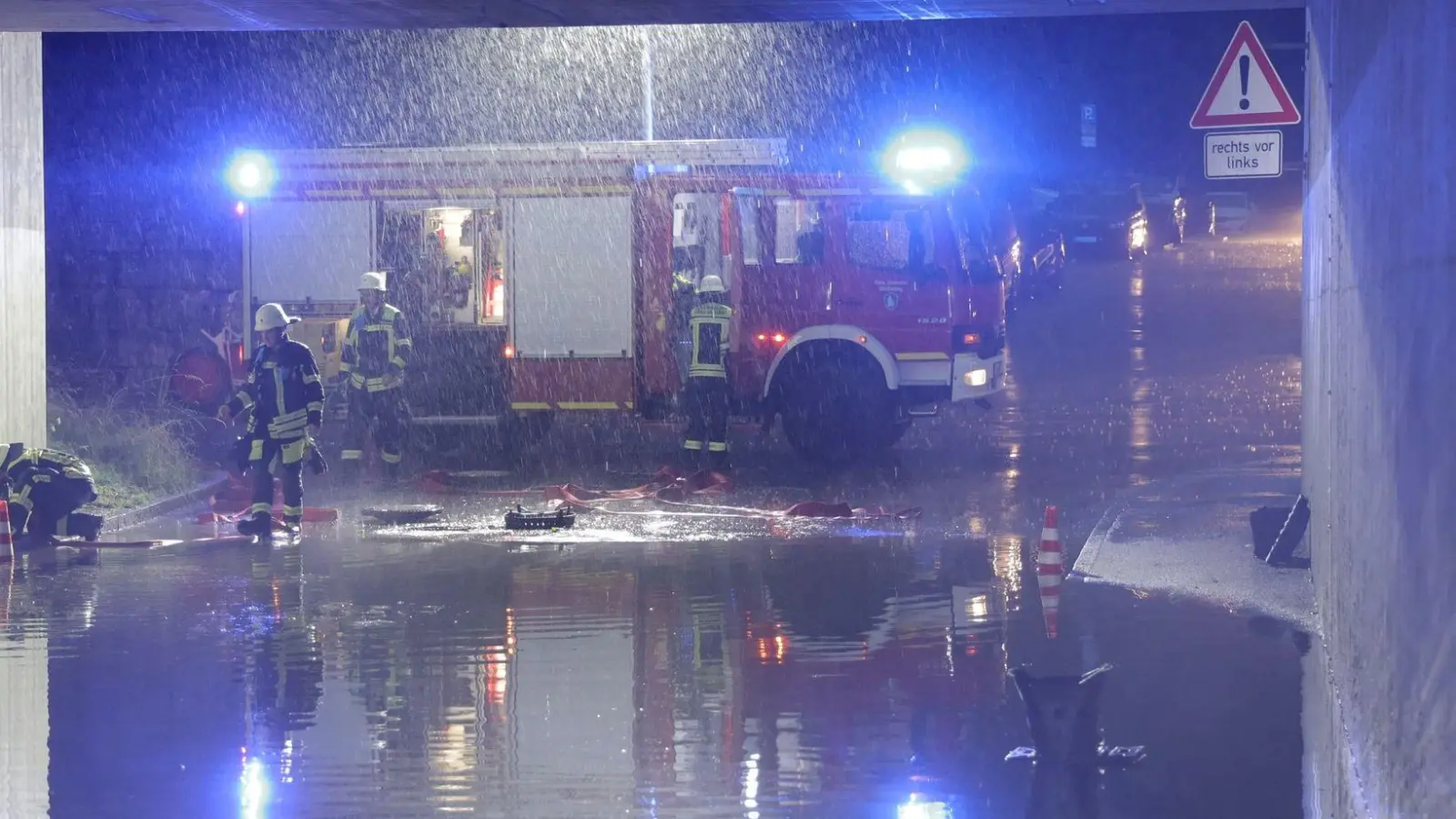 In München gab es zahlreiche Feuerwehreinsätze. (Foto: Fotoreport-DB/extremwetter.tv / Bernd März/dpa)