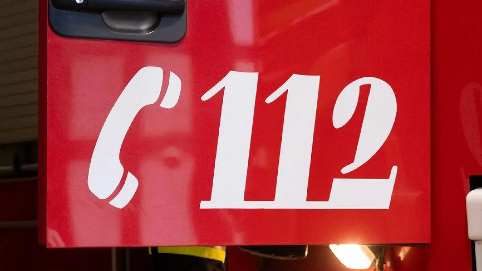 In Amberg ist die Feuerwehr zu einem Brand in einem Reihenhaus ausgerückt. (Symbolbild) (Foto: Niklas Treppner/dpa)