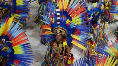 Zum Abschluss des Karnevals in Rio de Janeiro treten die sechs besten Sambaschulen auf. (Foto: Zhou Yongsui/XinHua/dpa)