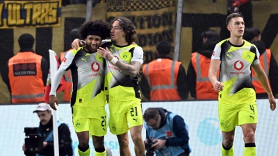 Karim Adeyemi (l) traf in Leverkusen erneut. (Foto: Federico Gambarini/dpa)