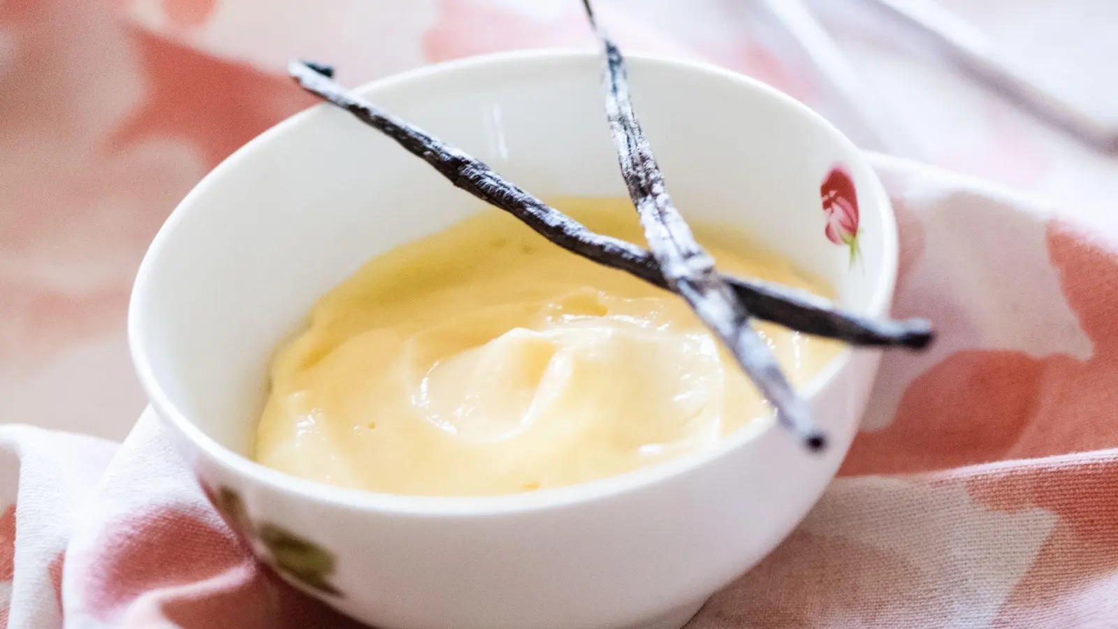 Geschmack von echten Vanilleschoten: 16 Vanillepuddings bekamen von der „Öko-Test“ die Bestnote „sehr gut“. (Foto: Franziska Gabbert/dpa-tmn)