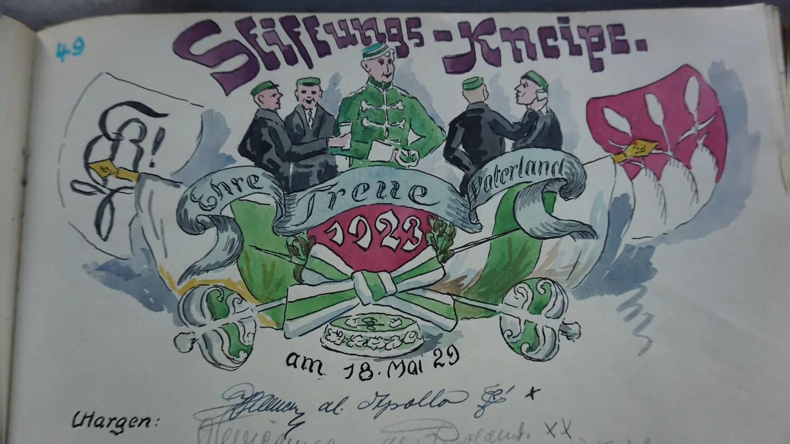 In den alten Konventbüchern der Absolvia finden sich Erinnerungen an die Anfänge der Dinkelsbühler Schülerverbindung. (Foto: Klaus Brand)