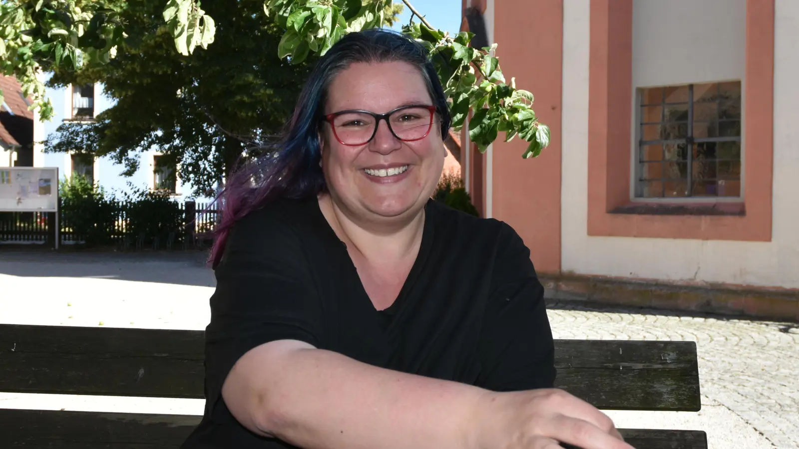 Wenn Kathrin Weninger ihr Leben und ihren Werdegang beschreibt, dann tut sie das mit Worten und höchst gestenreich. Sie lacht viel, ihr Beruf bereitet ihr große Freude. (Foto: Anita Dlugoß)