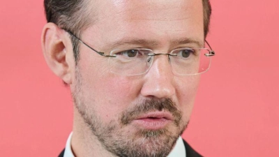 SPD-Fraktionsgeschäftsführer Wiese verweist darauf, dass sich die Koalition auf ein Gesamtrentenpaket verständigt hat. (Archivbild)  (Foto: Annette Riedl/dpa)