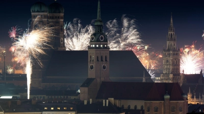 An Silvester herrscht vielerorts im Freistaat Ausnahmezustand. Das mag schön aussehen, für Menschen wie Tiere ist Feuerwerk aber eine Belastung. (Archivbild)  (Foto: Sven Hoppe/dpa)