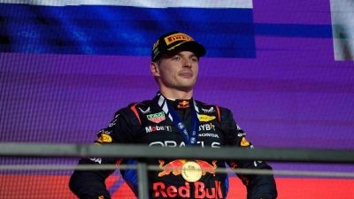 Der Krach im Formel-1-Weltmeisterteam Red Bull ist in Saudi-Arabien eskaliert. Trotzdem gewinnt Max Verstappen einfach weiter. (Foto: Darko Bandic/AP/dpa)