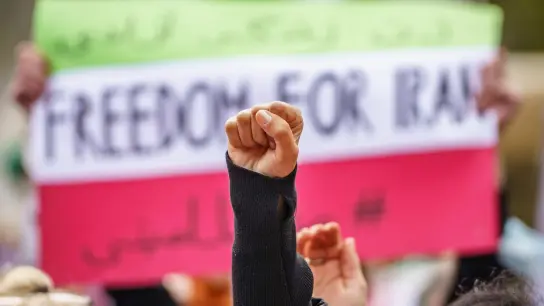 Berichten zufolge gab es auch in anderen Teilen des Landes Proteste gegen den repressiven Kurs der islamischen Führung (Symbolbild). (Foto: Frank Rumpenhorst/dpa)