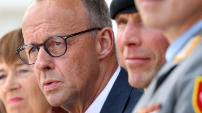 Konkrete Bedrohungen sind keine Fiktion, sondern bereits Alltag auch in Deutschland, warnt Bundeskanzler Friedrich Merz (CDU).  (Foto: Christoph Reichwein/dpa)