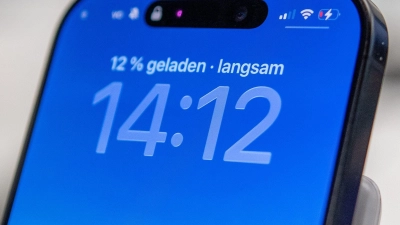 „Slow Charger“: Wie schnell ein iPhone auflädt, hängt von der Wattleistung des Ladegeräts ab. (Foto: Nico Tapia/dpa-tmn)