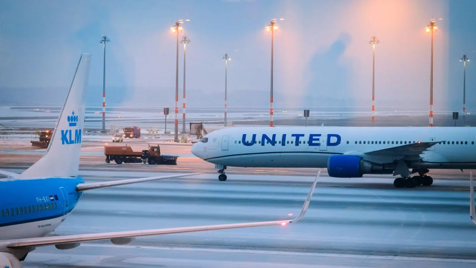 Auch am Freitagmorgen blieb der Flughafen BER dicht. (Foto: Christoph Soeder/dpa)