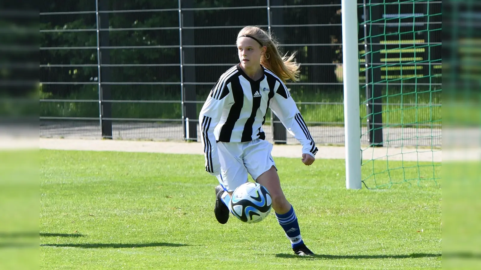 Stark am Ball und mit Übersicht für besondere Spielzüge: Dana Keßler bei den Auswahlspielen in Duisburg. (Foto: Michael Keßler)