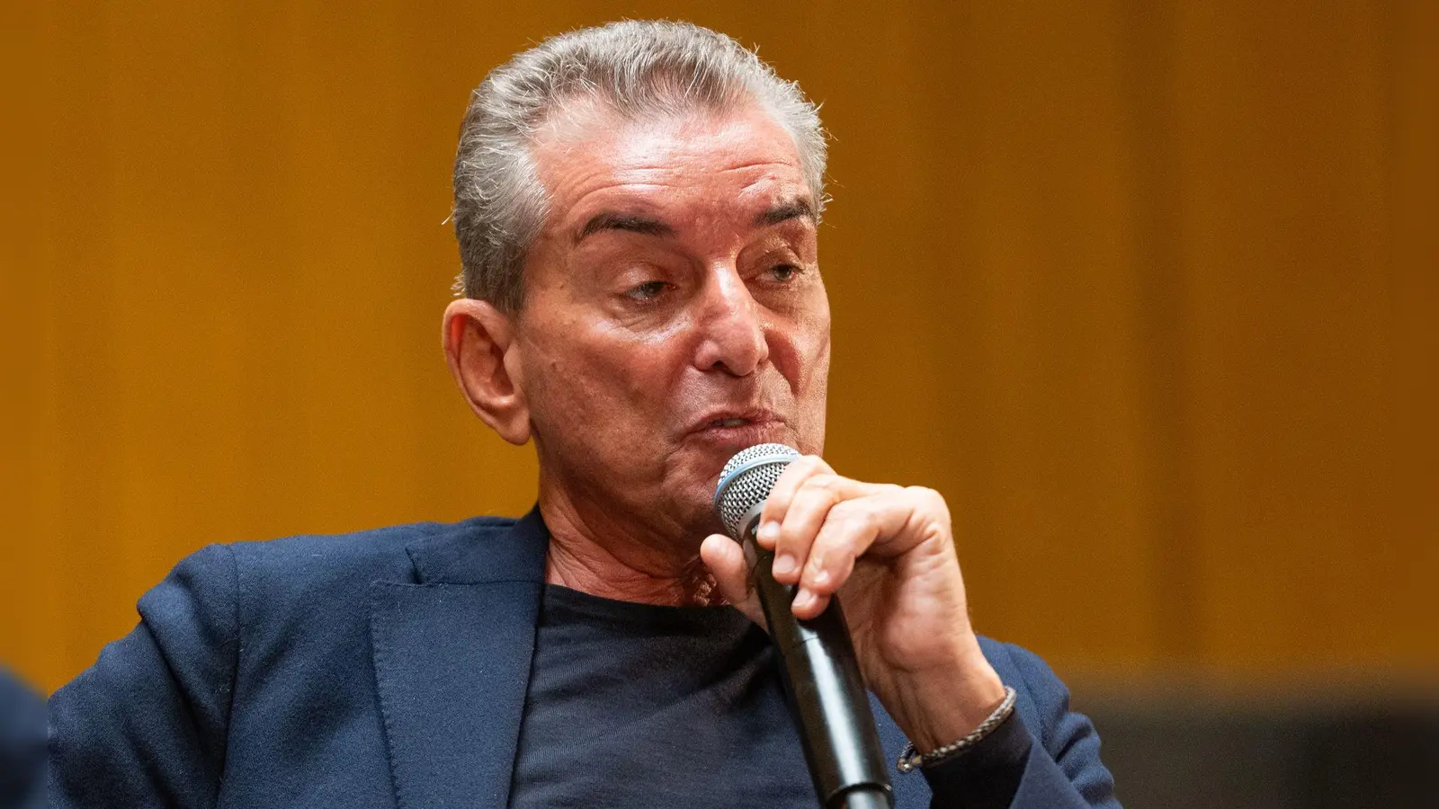 Die Ausladung des Publizisten Michel Friedman in der mecklenburgischen Gemeinde Klütz ruft scharfe Kritik hervor. (Archivbild) (Foto: Christophe Gateau/dpa)