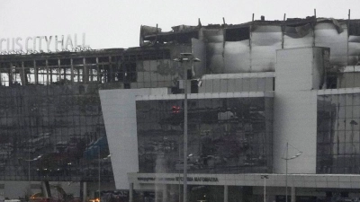 Das abgebrannte Veranstaltungszentrum Crocus City Hall nach dem terroristischen Anschlag. (Foto: Alexander Zemlianichenko/AP/dpa)