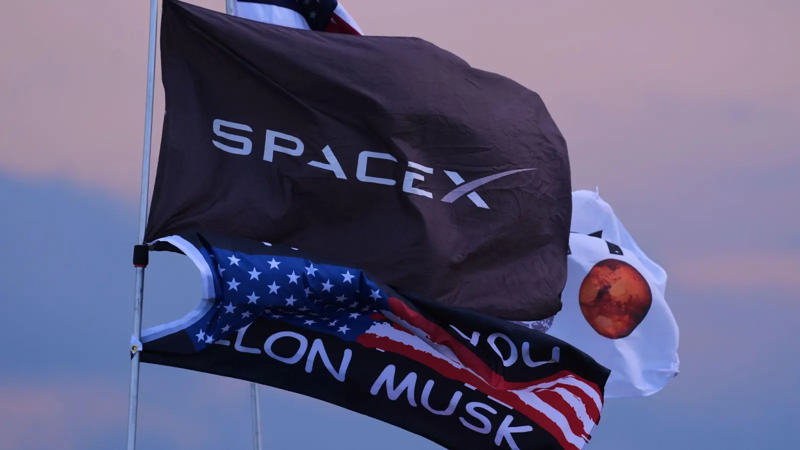 Elon Musk verlässt sich darauf, dass Anleger im Glauben an künftige Erfolge von SpaceX investieren. (Archivbild) (Foto: Eric Gay/AP/dpa)