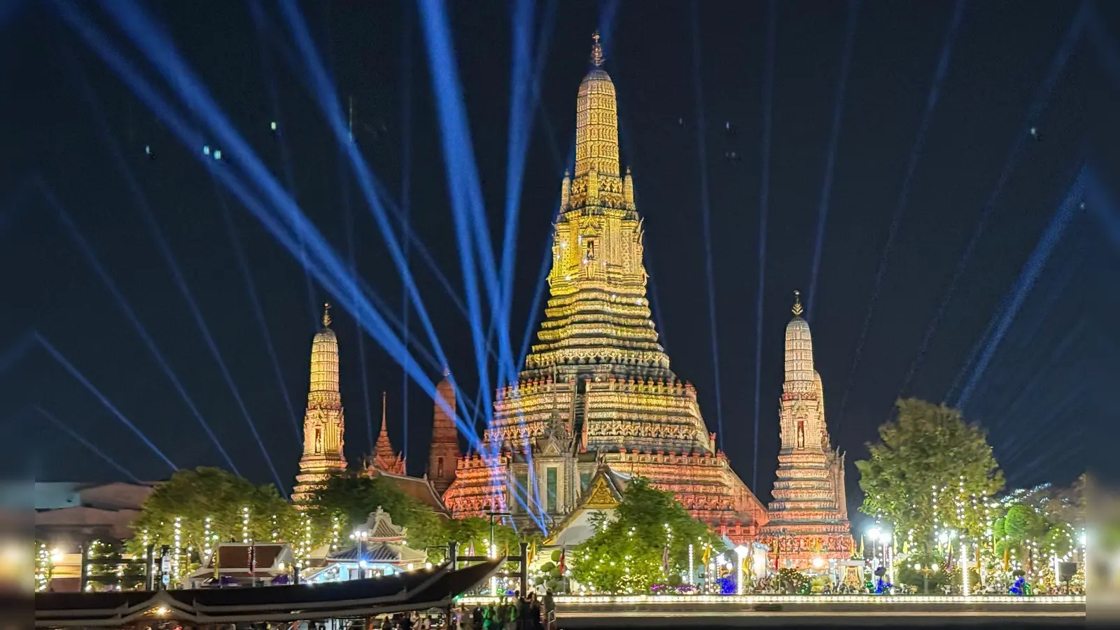 Tipps zu Bangkoks Wahrzeichen oder zu Thailands Inselwelt? Tatai steht mit Rat und Tat zur Seite.  (Foto: Carola Frentzen/dpa)