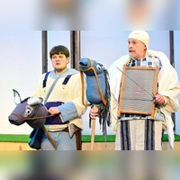 Unterwegs zu eigentümlichen Abenteuern: Niklas Schüler als Sancho Panza und Klaus Gramüller als Don Quijote (rechts) (Foto: Jim Albright)