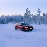 Der ADAC hat 32 Winterreifen aus zwei Größenkategorien getestet. (Foto: Marc Wittkowski/ADAC/dpa-tmn)