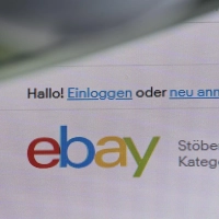 Einladung zum Stöbern auf der Ebay-Webseite - aber hält die Handelsplattform auch alle Nutzerrechte ein?  (Foto: Wolf von Dewitz/dpa)