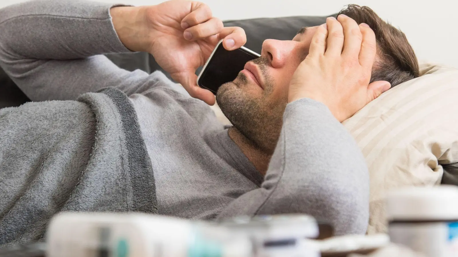 Krankmeldung bitte telefonisch! Das kann der Arbeitgeber so vorschreiben. (Foto: Christin Klose/dpa-tmn)