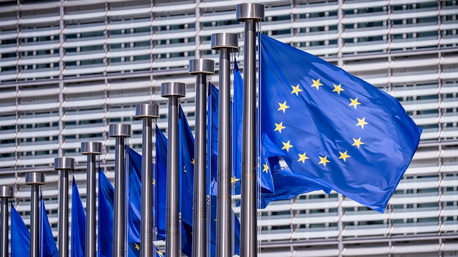 Die EU-Kommission prüft Staatshilfen, damit keine Verzerrung des Wettbewerbs auf dem EU-Markt entsteht. (Archivbild) (Foto: Michael Kappeler/dpa)