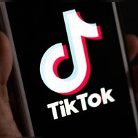Der TikTok-Hype „Cat in the Hat“ löst Angst auf den Straßen aus. (Foto: Monika Skolimowska/dpa)