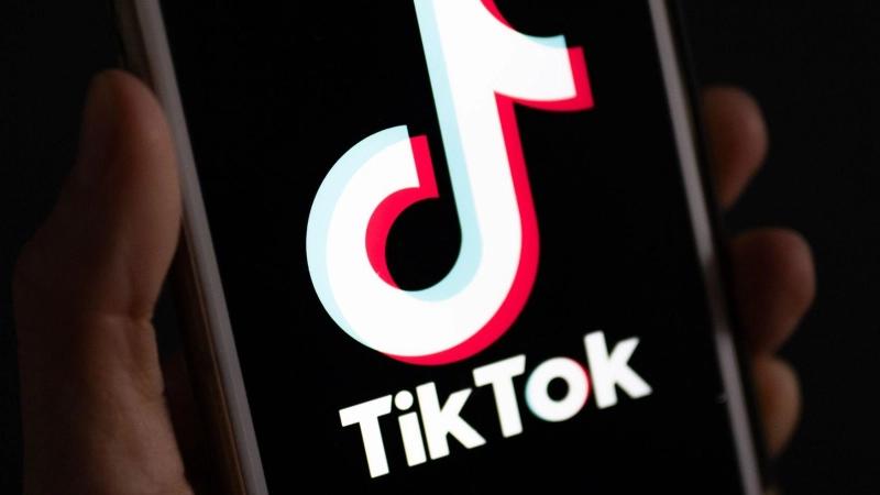 Der TikTok-Hype „Cat in the Hat“ löst Angst auf den Straßen aus. (Foto: Monika Skolimowska/dpa)