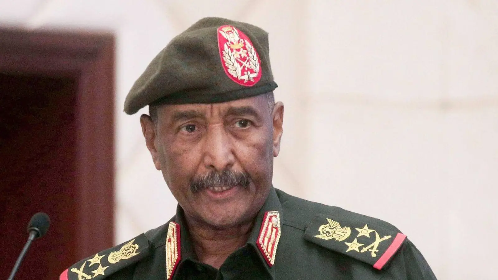 General Abdel Fattah al-Burhan, De-Facto-Präsident und Armeechef des Sudan. (Foto: Marwan Ali/AP/dpa)