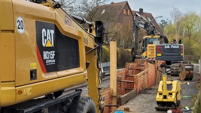 Kanalsanierungen oder Kanalerneuerungen sind derzeit vielerorts Thema, wie hier in Dietersheim. Auch in Uffenheim wird das noch zu einem „Riesenthema”.  (Symbolbild: Nina Daebel)