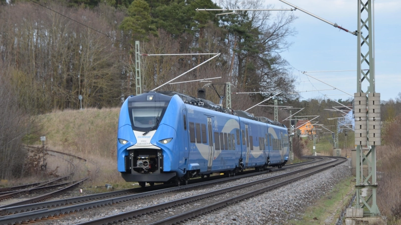 Unter anderem zwischen Ansbach und Treuchtlingen, hier bei Gösseldorf, wird der Zugverkehr jetzt über das neue Elektronische Stellwerk gesteuert. (Archivbild: Johannes Hirschlach)