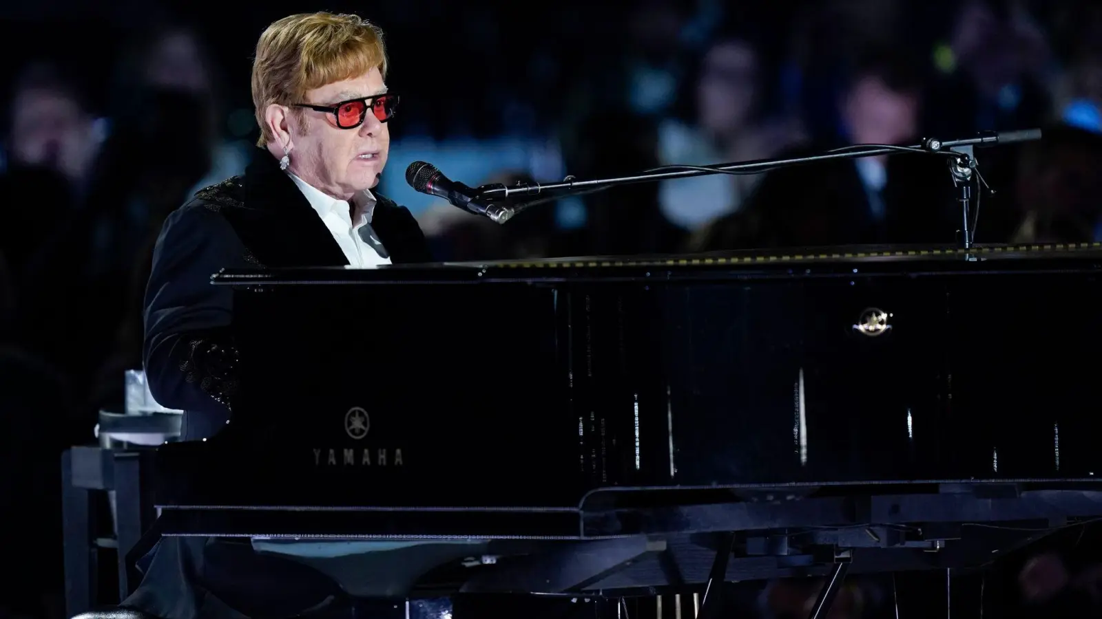 Elton John ist an einem ganz besonderen Ort aufgetreten. (Foto: Susan Walsh/AP/dpa)