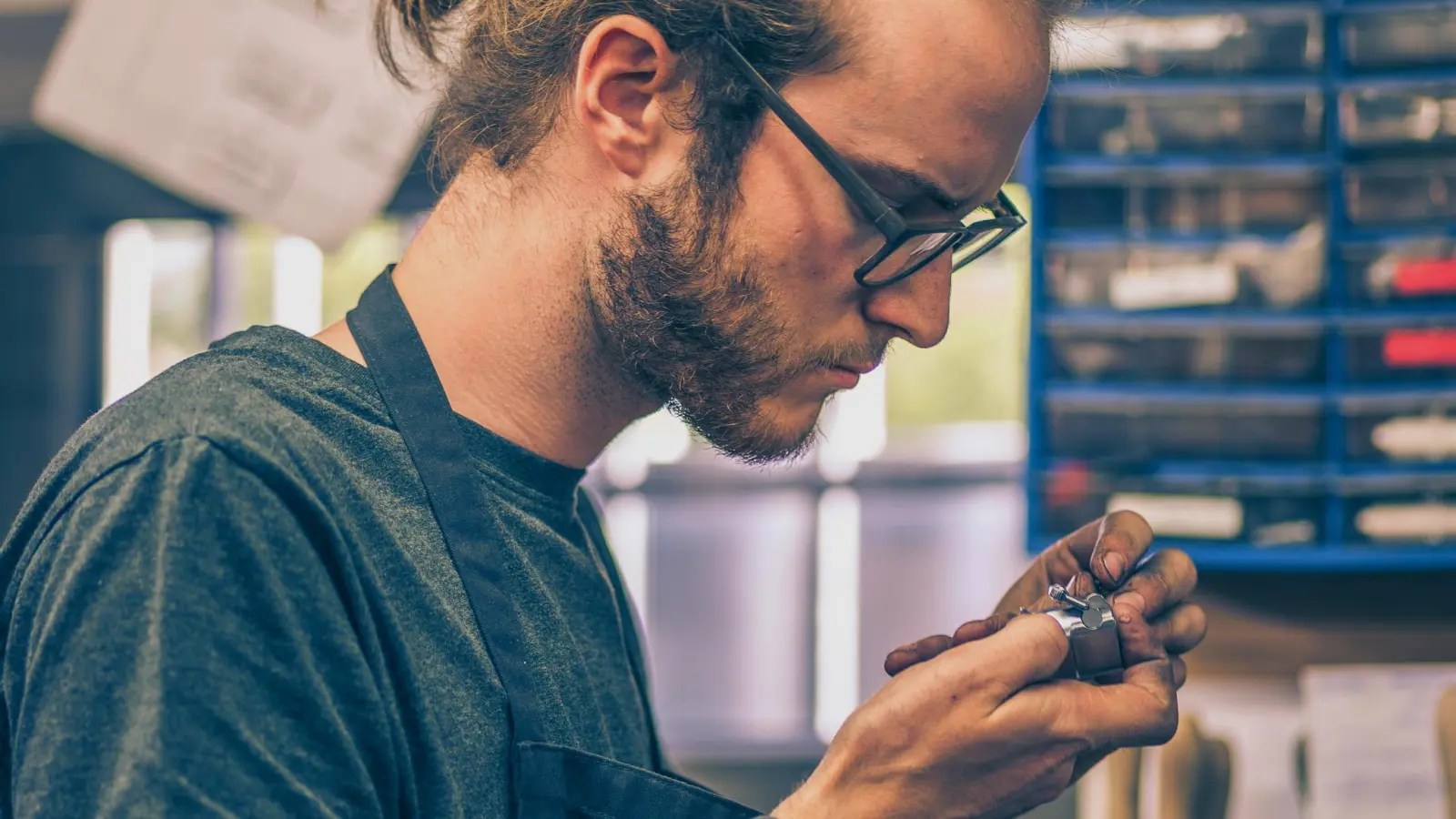 Bei der Arbeit von Philipp Hannemann geht es um Feinheiten. (Foto: Lena Baumann)