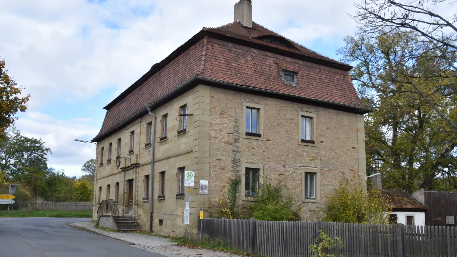 Die Schlossgaststätte ist das bisherige Domizil des Fördervereins Museum Schwarzenberg. Mit der Umwandlung in einen Kindergarten muss der Verein seine Sachen räumen. (Archivbild: Andreas Reum)
