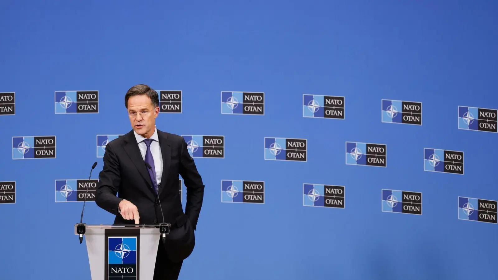 Sieht keinen Grund an der Bündnistreue der USA zu zweifeln: Nato-Generalsekretär Mark Rutte. (Archivbild) (Foto: Geert Vanden Wijngaert/AP/dpa)
