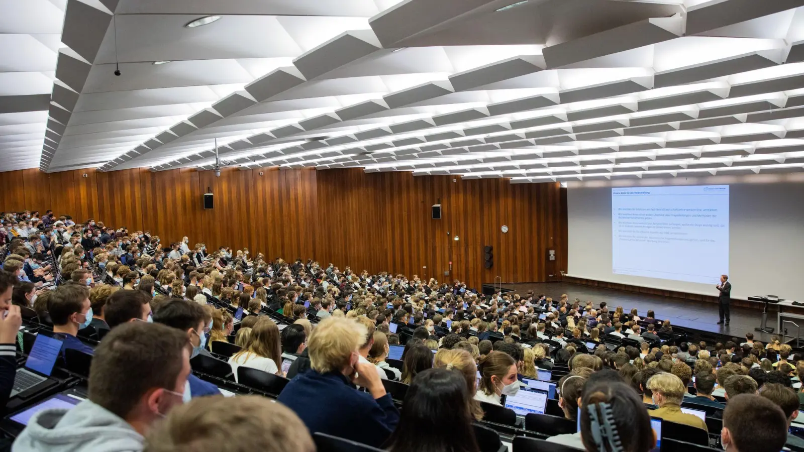 Die Zahl der Studiengänge ohne Zugangsbeschränkungen steigt in Deutschland weiter an. (Archivbild) (Foto: Rolf Vennenbernd/dpa)