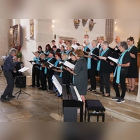 Der Gesangverein Wolframs-Eschenbach gestaltete sein Sommerkonzert wegen des Wetters im Inneren des Liebfrauenmünsters. (Foto: Daniel Ammon)