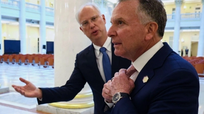 Den US-Sondergesandten Steve Witkoff hat Kirill Dmitrijew hofiert, für den Bundeskanzler Merz hat er nur Spott übrig. (Archivbild) (Foto: Vyacheslav Prokofyev/Pool Sputnik Kremlin/AP/dpa)